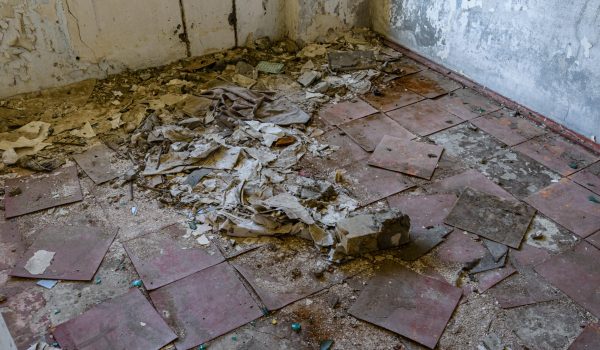 abandoned-apartment-in-the-destroyed-residential-h-2025-10-14-19-37-04-utc